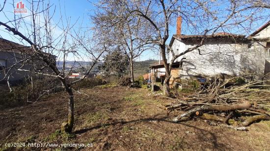  CASA DE PIEDRA PAREADA CON PARCELA SITA CERCA DE CEBOLIÑO. - ORENSE 