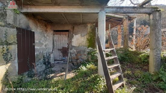 CASA DE PIEDRA PAREADA CON PARCELA SITA CERCA DE CEBOLIÑO. - ORENSE