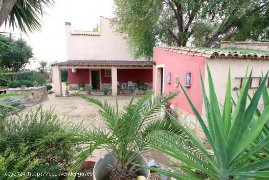 CASA DE CAMPO ENTRE VALDELACALZADA Y PUEBLA - BADAJOZ