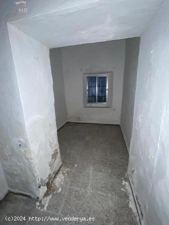 CASA EN VENTA (ZONA CASCO ANTIGUO) - CADIZ