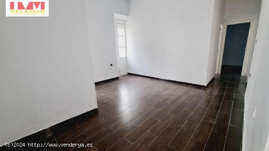 AMPLIA VIVIENDA DE TRES DORMITORIOS EN ZONA ORATORIO SAN FELIPE - CADIZ