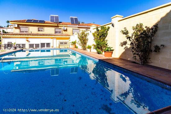  PRECIOSA CASA PAREADA EN MONTEQUINTO - SEVILLA 