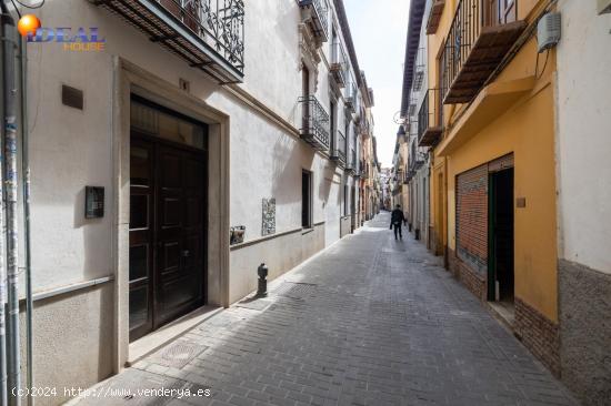  Dos plazas de garaje en zona Carrera de la Virgen - GRANADA 