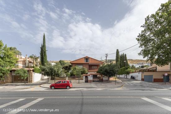  GRAN UBICACIÓN Y EXTENSIÓN EN ESTE CHALET EN CARRETERA DE LA SIERRA - GRANADA 