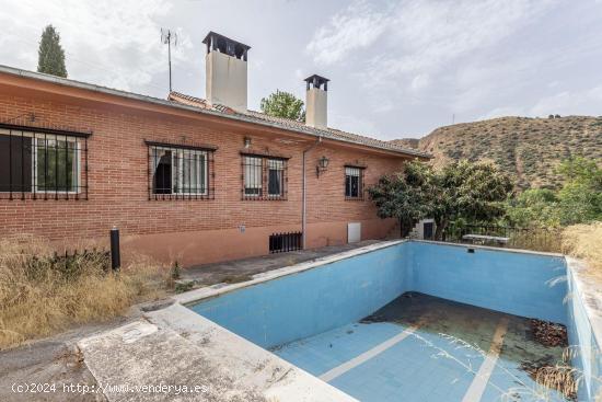 GRAN UBICACIÓN Y EXTENSIÓN EN ESTE CHALET EN CARRETERA DE LA SIERRA - GRANADA