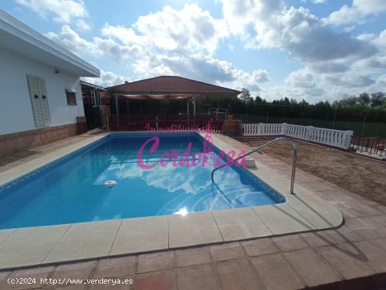 CASA CON TERRENO, GARAJE Y PISCINA EN EL HIGUERON - CORDOBA