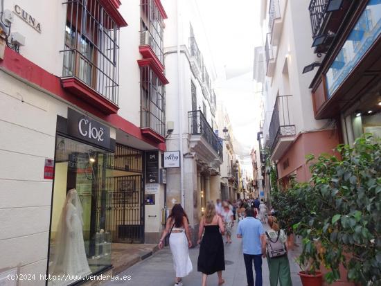  Local en pleno centro, en la mejor zona comercial de toda Sevilla. - SEVILLA 