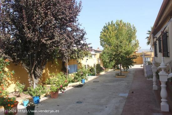 CASA CON PISCINA  EN CARRETERA DEL AEROPUERTO - CORDOBA