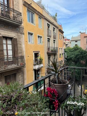  Amplio piso de 4 habitaciones en el corazón de Barcelona - BARCELONA 