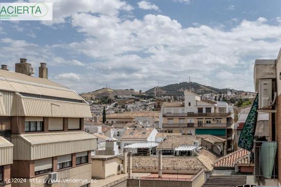 PISO EN ÚLTIMA PLANTA ZONA CARRIL DEL PICÓN - GRANADA