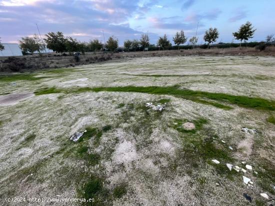 SOLAR INDUSTRIAL DE 1285 EN POLÍGONO LAS ARENAS - CACERES