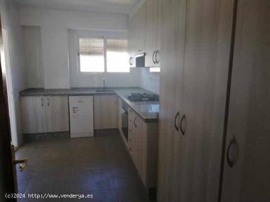 Se alquila 1 habitación en un piso PARA ESTUDIANTES en ALCOY -- EL CAMÍ - ALICANTE