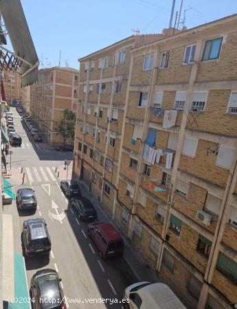 Se vende piso en buen estado en zona estratégica para inversión en Alicante. - ALICANTE