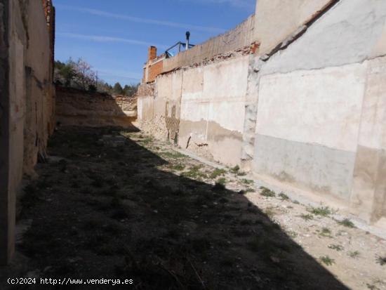 SOLAR EN FUENTECICAS - ALBACETE