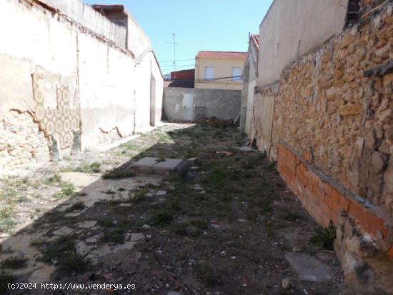 SOLAR EN FUENTECICAS - ALBACETE