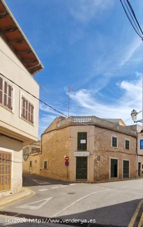  MAGNÍFICA CASA EN LA PLAZA DE MARIA DE LA SALUT - BALEARES 