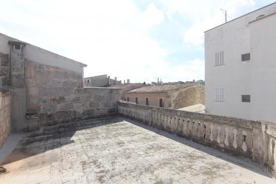 MAGNÍFICA CASA EN LA PLAZA DE MARIA DE LA SALUT - BALEARES