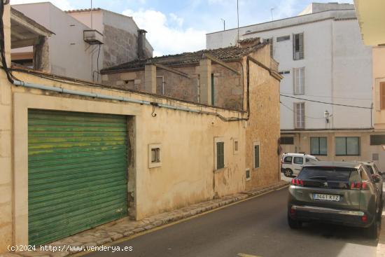 MAGNÍFICA CASA EN LA PLAZA DE MARIA DE LA SALUT - BALEARES