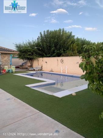 SE VENDE LUJOSO CHALET CON PISCINA EN URB.LOS PRADOS - ALBACETE