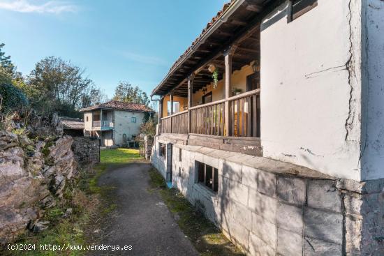 Conjunto de Casas con Finca en Perlín, Trubia – Un Rincón Asturiano para Vivir y Crear - ASTURIA