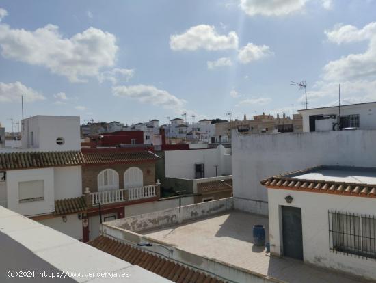  SE VENDE CASA INDEPENDIENTE EN PLANTA ALTA CON GARAJE EN LA ZONA DE HUERTA DEL ROSARIO - CADIZ 