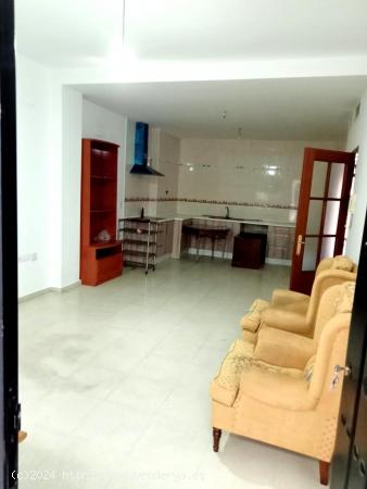  PISO EN VENTA EN LA LOCALIDAD DE BURGUILLOS, SEVILLA. - SEVILLA 