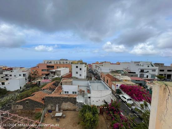  Venta en Guía de Isora Casa con Locales Comerciales y Vistas al Mar de 503 m2 - SANTA CRUZ DE TENER 