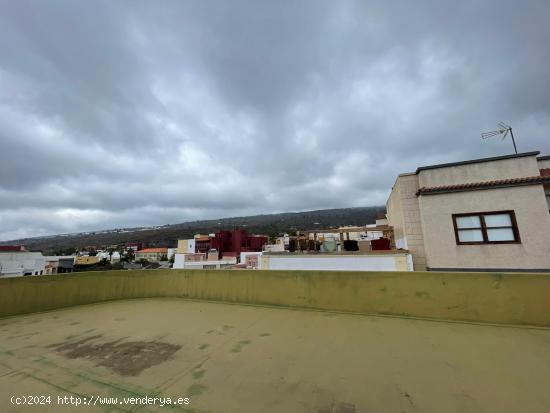 Venta en Guía de Isora Casa con Locales Comerciales y Vistas al Mar de 503 m2 - SANTA CRUZ DE TENER