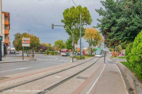 ! OPORTUNIDAD UNICA ¡  TRES PLAZAS DE APARCAMIENTO DOBLE EN ARMILLA - GRANADA