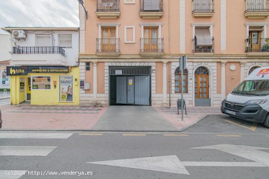 ! OPORTUNIDAD UNICA ¡  TRES PLAZAS DE APARCAMIENTO DOBLE EN ARMILLA - GRANADA