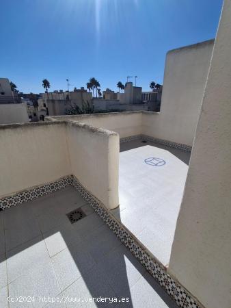 BUNGALÓW EN LA ÚLTIMA PLANTA CON APARCAMIENTO, PISCINA Y SOLÁRIUM - ALICANTE