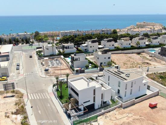 VILLA DE LUJO EN  LA PLAYA - ALICANTE