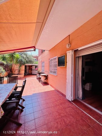 Bajos con jardin en venta  en Castelldefels - Barcelona