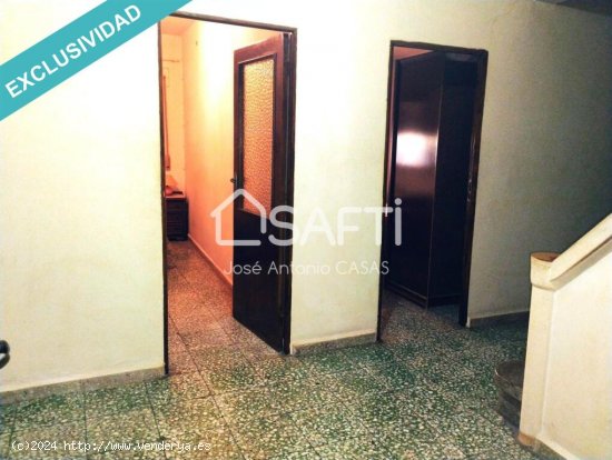 Oferta excepcional de vivienda de 173m2 situada en el centro de Torre de Don Miguel, de tres plantas