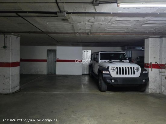 ¡Venta de 2 amplias plazas de parking con trastero en Plaça de les Magnolies!