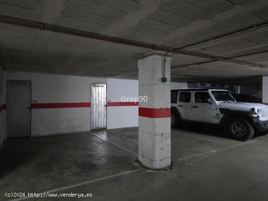 ¡Venta de 2 amplias plazas de parking con trastero en Plaça de les Magnolies!