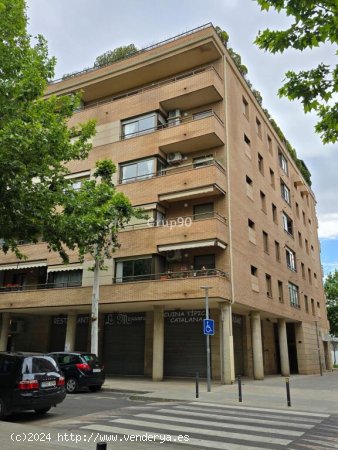 ¡Venta de 2 amplias plazas de parking con trastero en Plaça de les Magnolies!