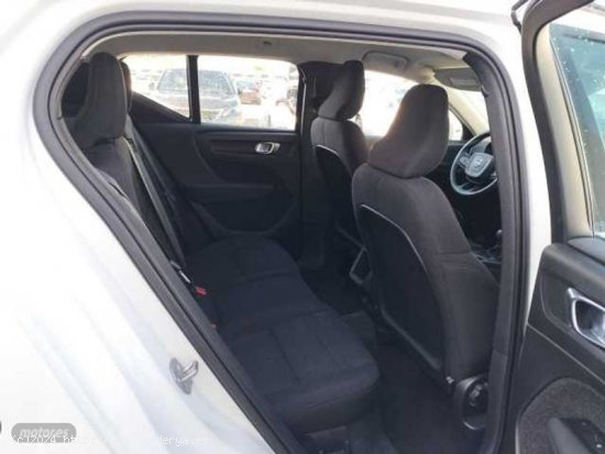 Volvo XC40 XC40 Momentum Core, T3 manual de 2020 con 57.895 Km por 25.900 EUR. en Sevilla