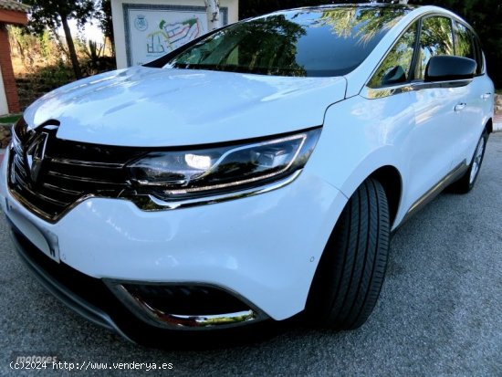 Renault Espace ESPACE 1,6 D PIEL-NAVI-MASAJES-PANORAMICO-FULLL de 2016 con 200.000 Km por 9.700 EUR.