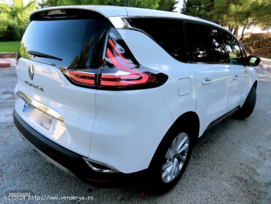 Renault Espace ESPACE 1,6 D PIEL-NAVI-MASAJES-PANORAMICO-FULLL de 2016 con 200.000 Km por 9.700 EUR.