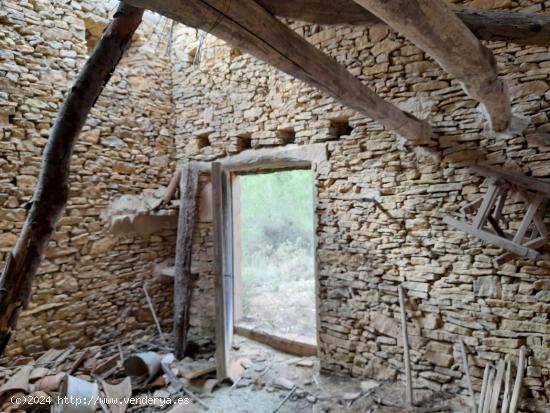 FINCA RUSTICA EN MORA D´EBRE CON MASIA DE PIEDRA SECA - TARRAGONA