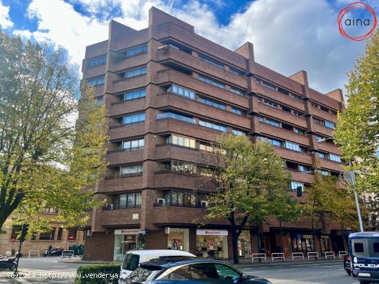 Oficina en el segundo ensanche con plaza de garaje. - NAVARRA