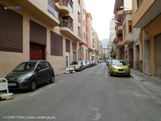 🚗 ¡Plaza de Garaje para coche pequeño - mediano en el Centro de Orihuela en Edificio GAUDI 🆕