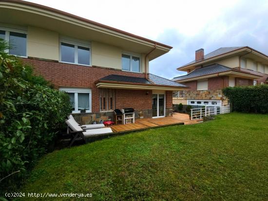 Impresionante Chalet Bifamiliar en Castro Urdiales - CANTABRIA