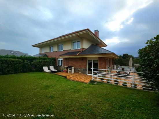 Impresionante Chalet Bifamiliar en Castro Urdiales - CANTABRIA