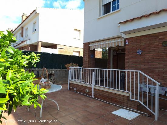 ESTUPENDA CASA ADOSADA EN MAS ROMEU - TARRAGONA