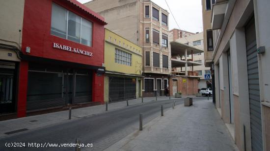 Casa de dos plantas en calle Jardines de Elda pleno centro de la Ciudad - ALICANTE