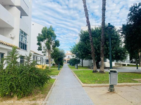 Piso de 3 dormitorios y plaza de garaje en Huerta del Rosario - CADIZ