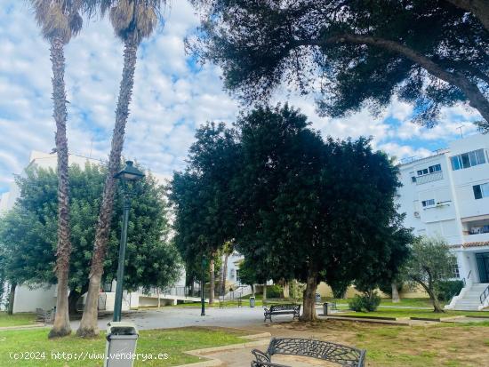 Piso de 3 dormitorios y plaza de garaje en Huerta del Rosario - CADIZ