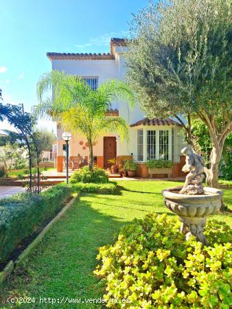 Chalet con piscina a 1.000 metros del mar, playa La Barrosa - CADIZ